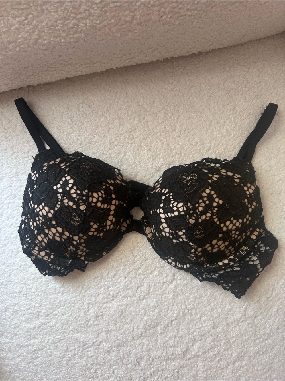 Victoriaโs Secret Black Floral Lace Push-Up Bra Size 34B